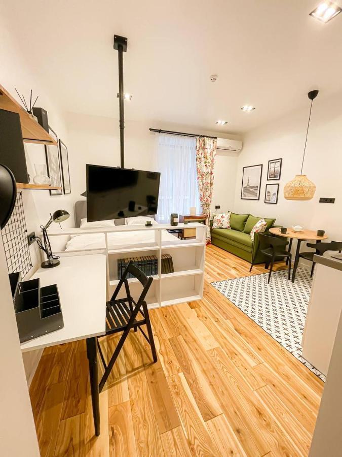 Poetry Apartments In The City Center Kharkiv Exterior photo